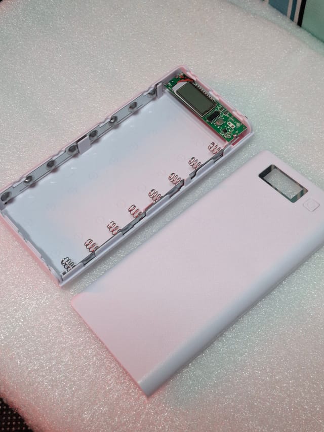 8 Battery Power Bank Box_img_1