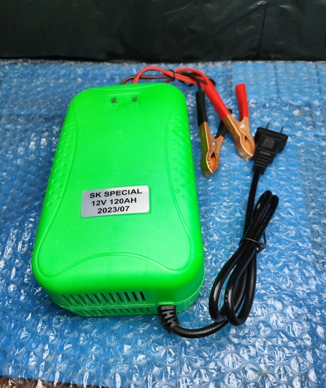 12V 120 Ah Autocut battery charger