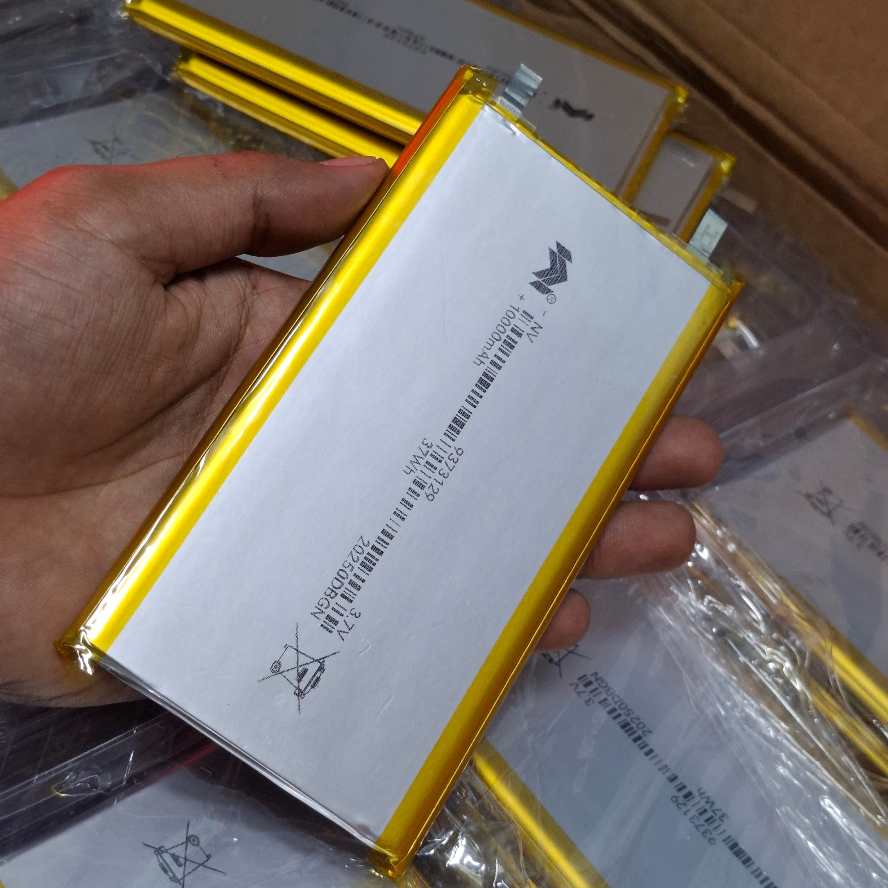 3.7V 10000 mAh New Lithium Polymer Battery